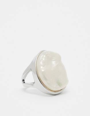Reclaimed Vintage - Oversize-Ring in Silberoptik mit Perlmuttimitat