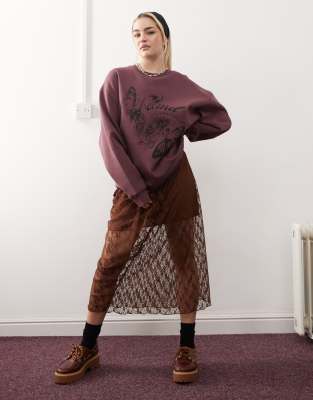 Reclaimed Vintage - Oversize-Sweatshirt in Burgunderrot mit Schmetterlingsmuster und Rundhalsausschnitt