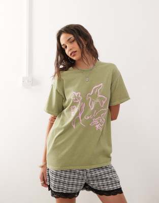 Reclaimed Vintage - Oversize-T-Shirt in Grün mit rosa Vogel-Print