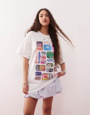 Reclaimed Vintage - Oversize-T-Shirt in Weiß mit Fisch-Postkarten-Print