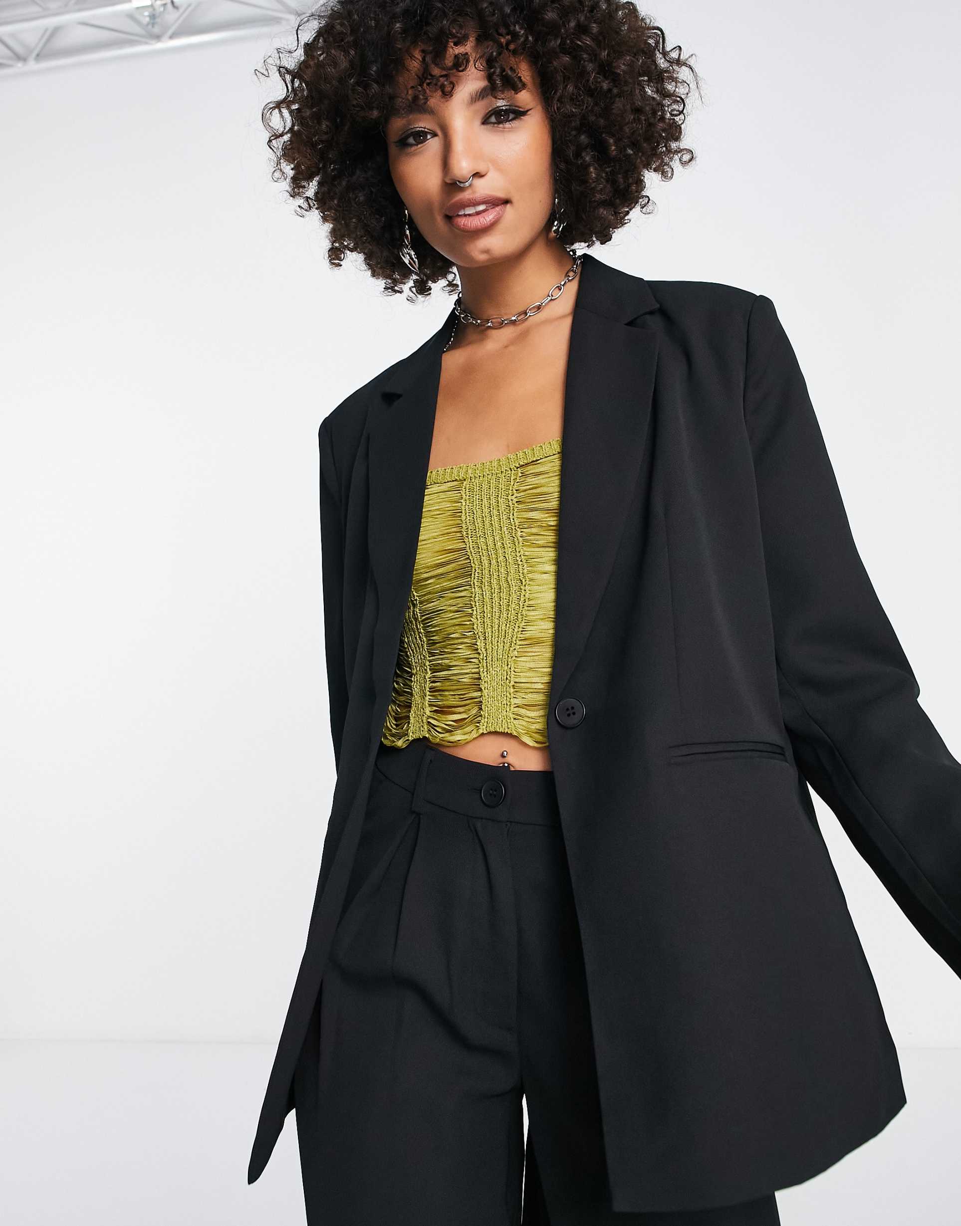 Reclaimed Vintage oversized blazer in black view 2