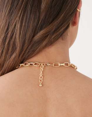 RECLAIMED VINTAGE OVERSIZED CHARM NECKLACE 