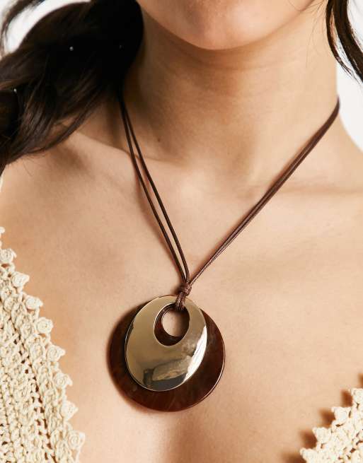 Vintage discount shell necklace
