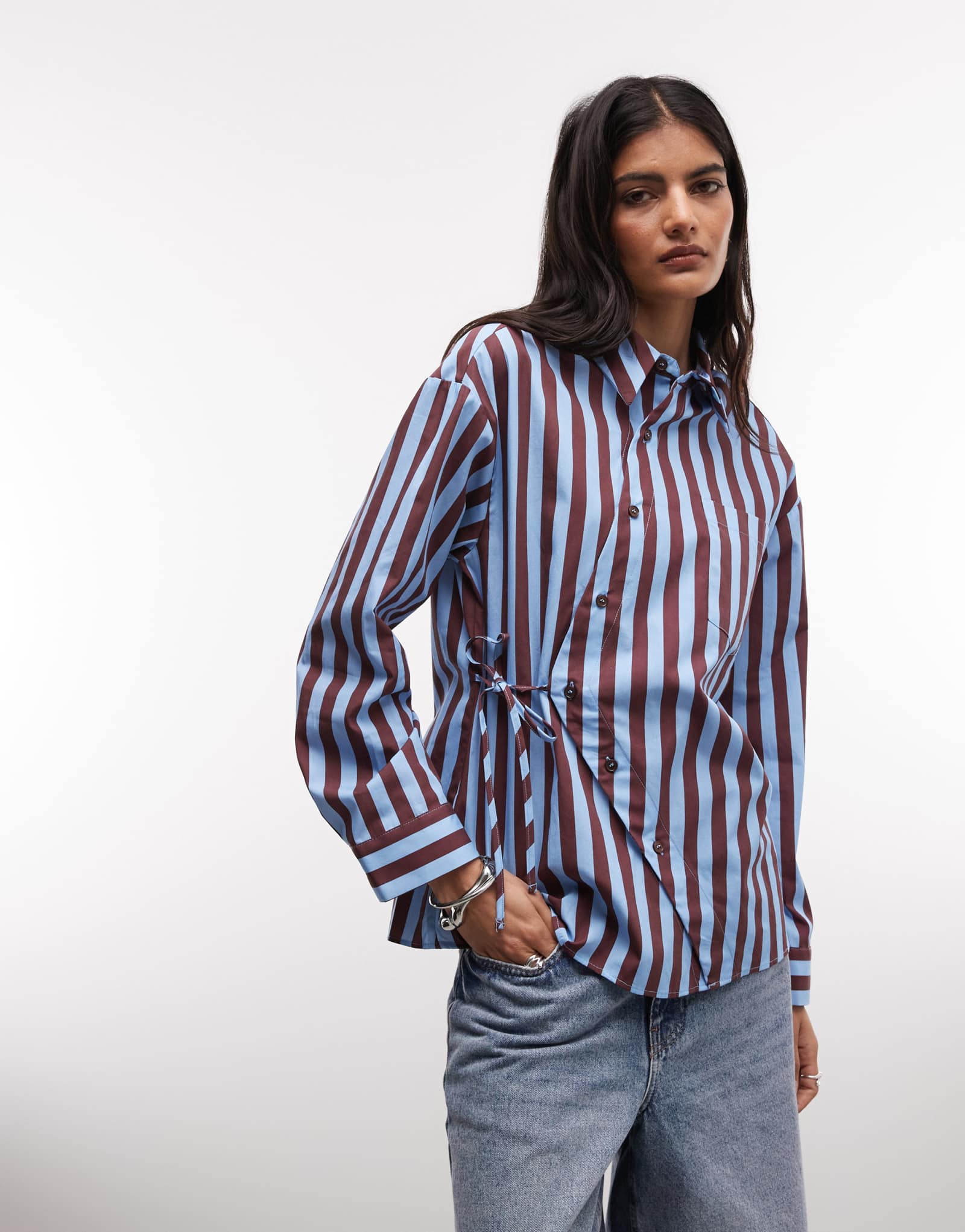 Обновленная винтажная рубашка оверсайз с асимметричной планкой в синюю и сливовую полоску