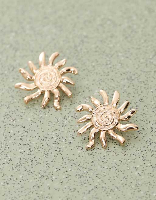 Reclaimed Vintage oversized sun earrings in gold, 3 of 3