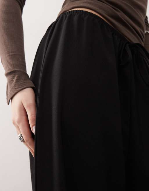 Reclaimed Vintage - Pantalon à enfiler en satin - Noir, 5 de 5