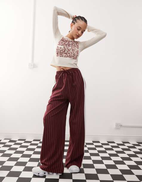 Reclaimed Vintage - Pantalon à fines rayures avec empiècement sur le côté - Bordeaux - view 1