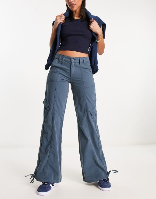 Reclaimed Vintage - Pantalon cargo slim évasée style années 2000 - Bleu marine 