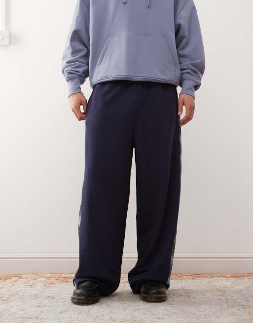 Reclaimed Vintage - Pantalon de jogging ample avec empiècements à carreaux sur les côtés - Bleu marine