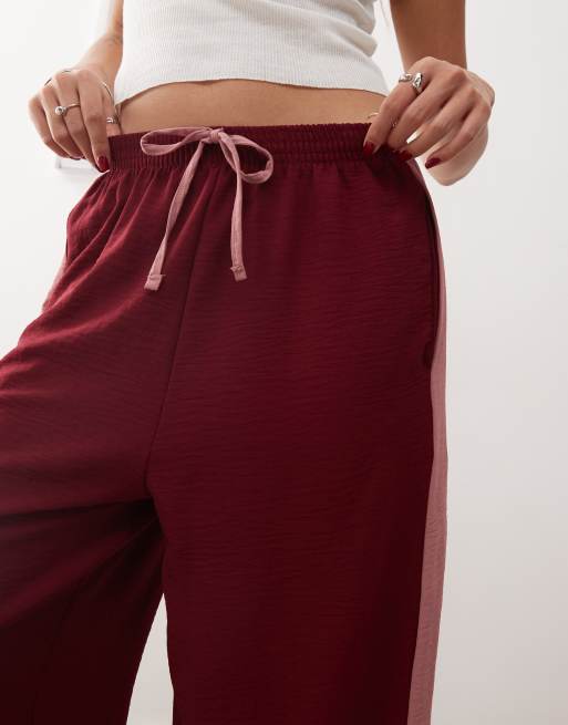 Reclaimed Vintage - Pantalon large à empiècement latéral contrastant - Bordeaux, 2 de 5
