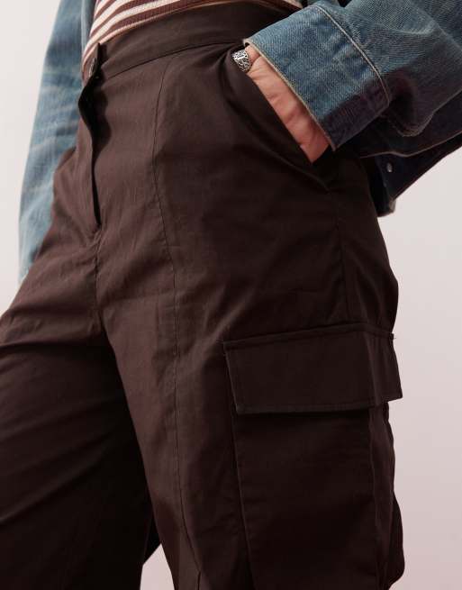 Reclaimed Vintage - Pantaloni cargo marroni con spacchi sul davanti e tasche, 3 di 5