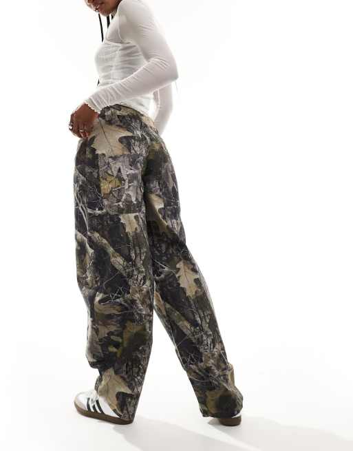 Reclaimed Vintage - Pantaloni con gamba bombata e stampa mimetica, 3 di 5