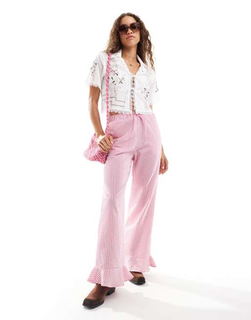 Reclaimed Vintage - Pantaloni rosa a quadretti con volant