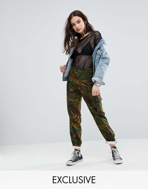Reclaimed Vintage - Pantaloni stile militare mimetici rivisitati