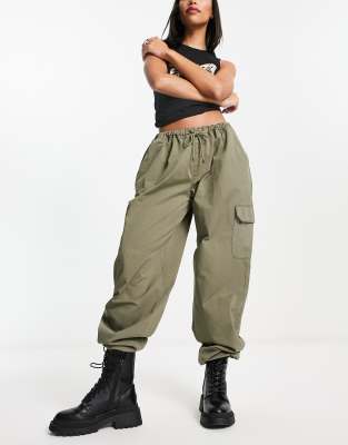 Reclaimed Vintage Reclaimed Vintage parachute cargo trousers in khaki-Green