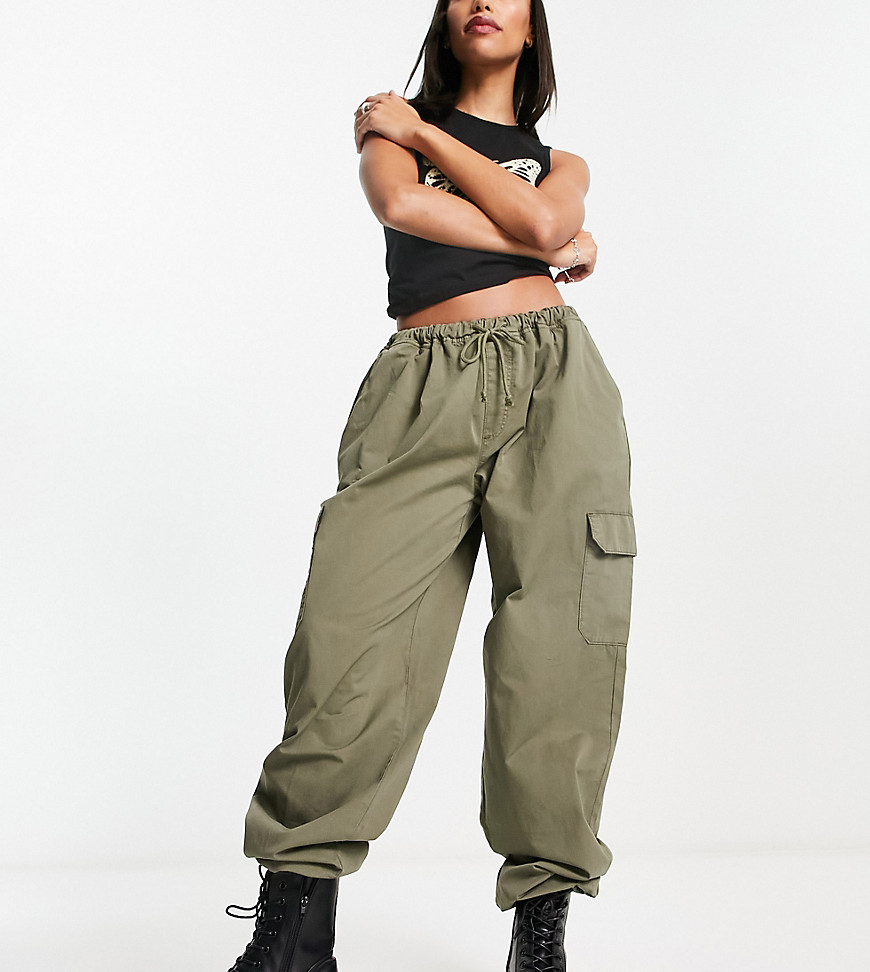 Reclaimed Vintage parachute cargo trousers in khaki-Green