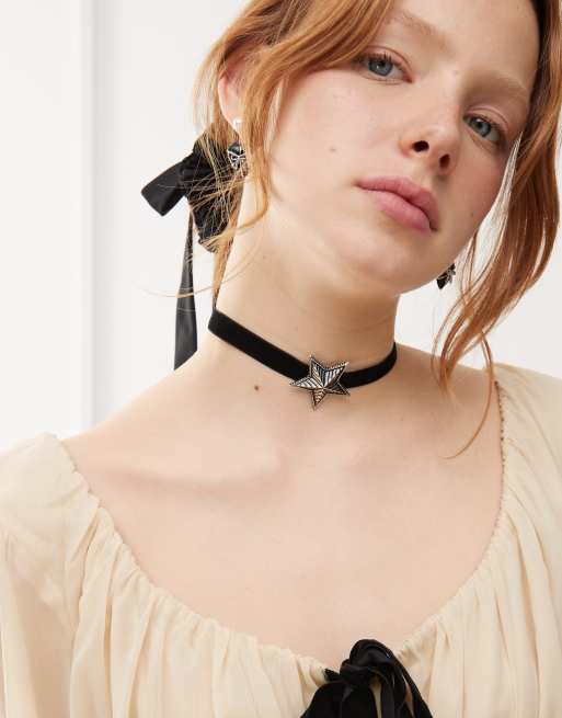 Reclaimed Vintage - Pendente unisex a forma di stella con collarino in velluto nero