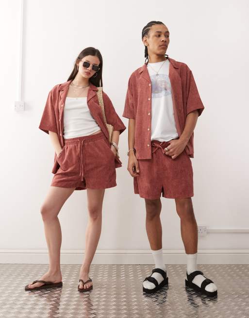 Reclaimed Vintage - Pink unisexshorts i fløjl 