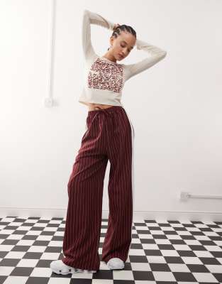 pinstripe pants with side panel in burgundy-Red