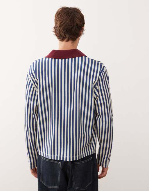 Reclaimed Vintage - Polo stile calcio blu e bianca a righe con grafica del logo, 3 di 5