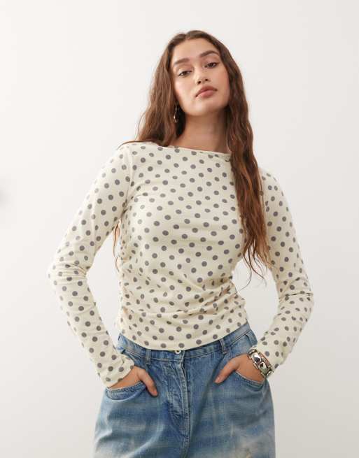 Reclaimed Vintage – Prickig, långärmad topp med ryschad sida