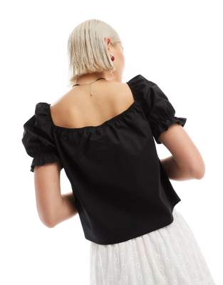 black puff sleeve tie front crop top