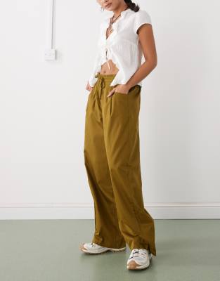 Reclaimed Vintage Pull On Balloon Pants With Pleat Detail In Brown