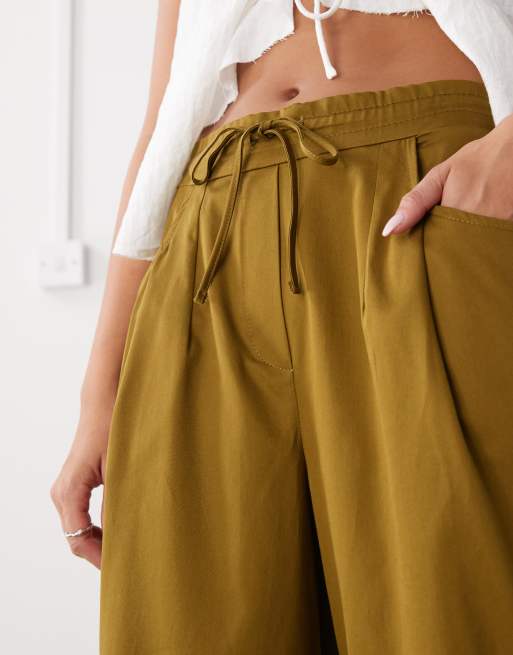 Reclaimed Vintage pull on balloon pants with pleat detail in khaki green, 3 of 5