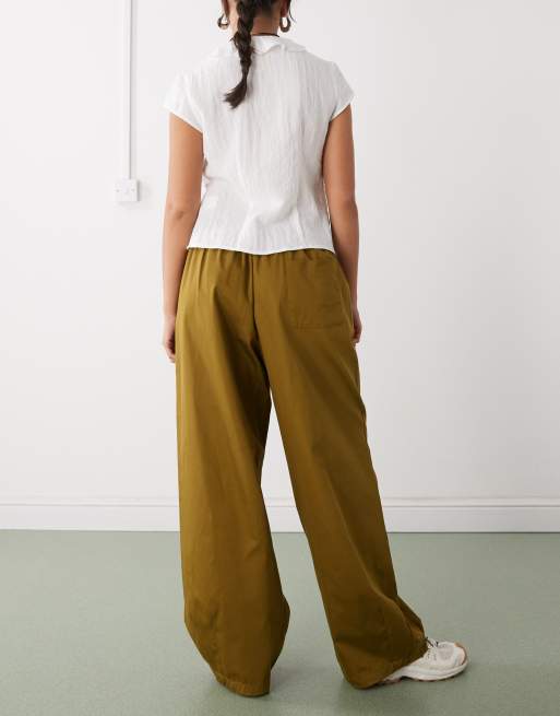 Reclaimed Vintage pull on balloon pants with pleat detail in khaki green, 4 of 5