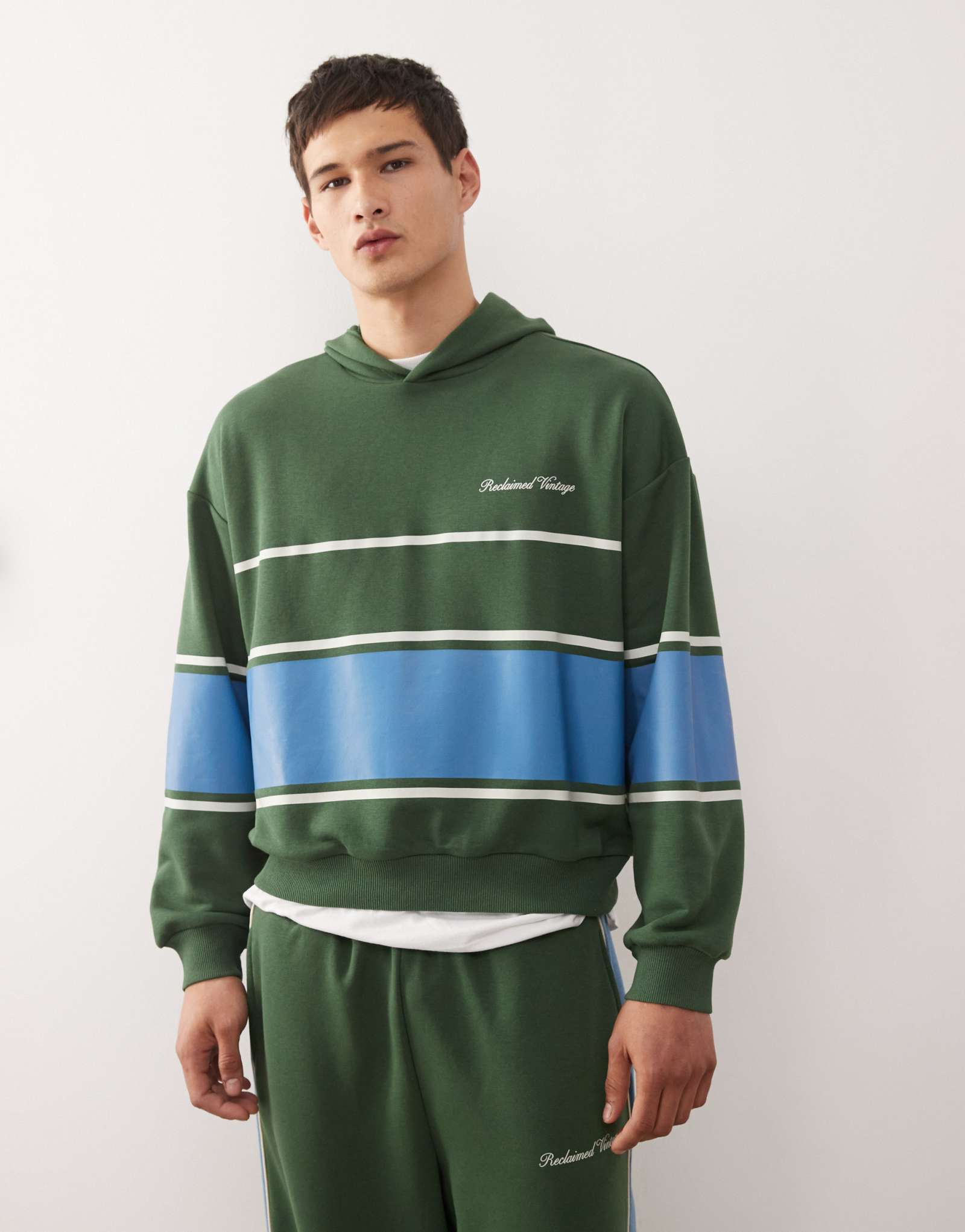 Восстановленный винтажный пуловер с капюшоном в зеленую полоску - часть комплекта
