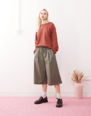 Reclaimed Vintage Reclaimed Vintage raglan lounge long sleeve waffle t-shirt in mocha brown-Pink