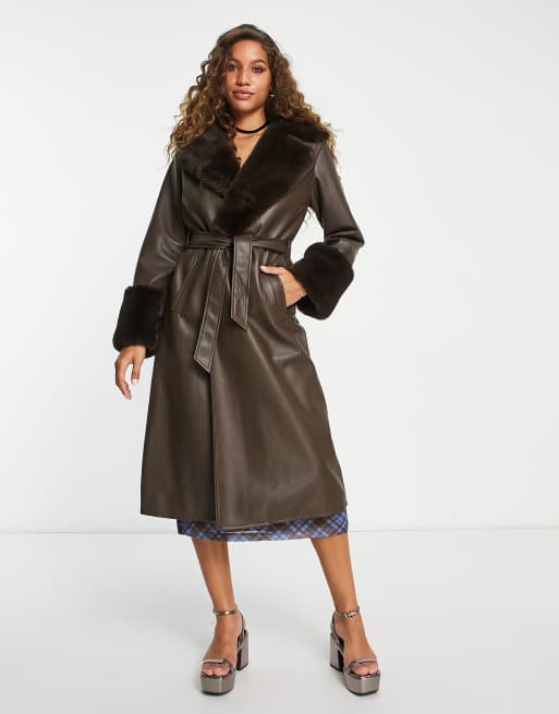 Reclaimed Vintage Regenjas met leerlook lange pasvorm en afneembare kraag van imitatiebont in chocoladebruin ASOS