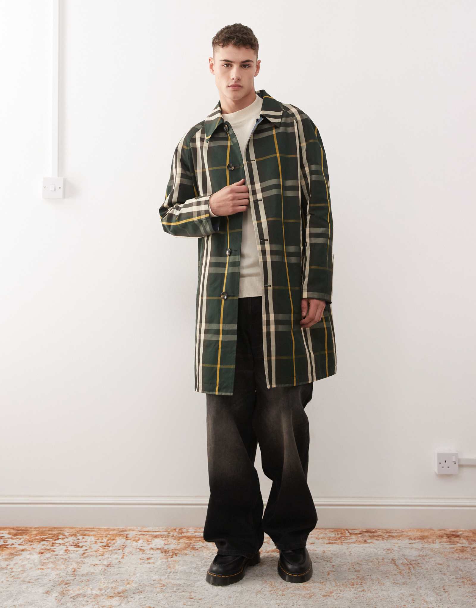 Восстановленный винтажный удлиненный тренч с реверсивным принтом в клетку темно-синего цвета