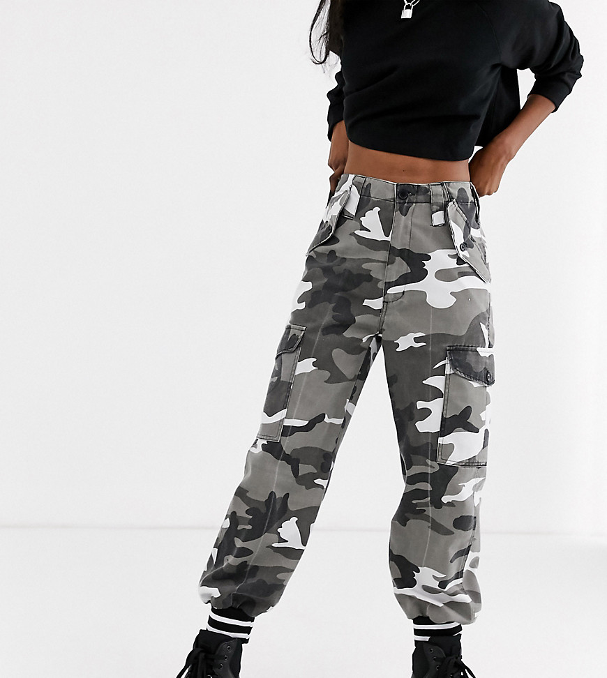 Reclaimed Vintage revived washed utility jogger in camo with tipped cuff-Black