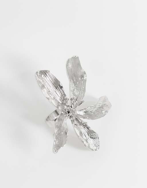Reclaimed Vintage ring met bloem in zilver, 1 van 3