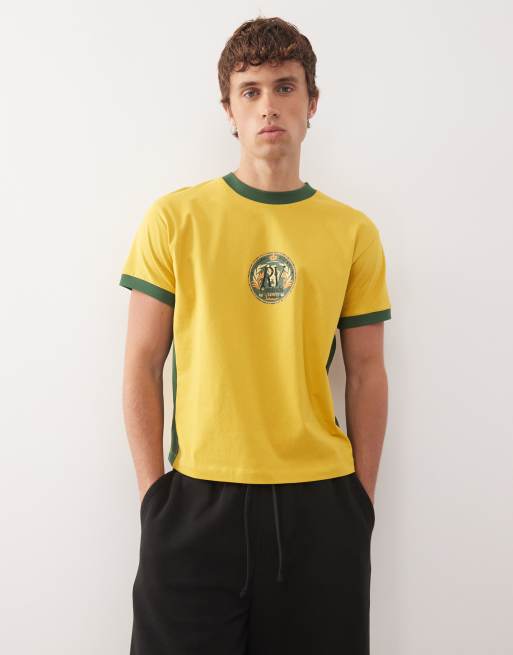 Reclaimed Vintage – Ringer-T-Shirt in Gelb und Grün mit Bierdeckel-Print und kastigem Cropped-Schnitt