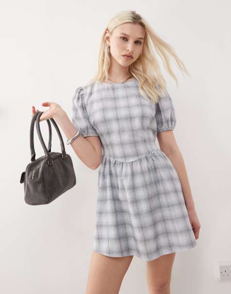 Reclaimed Vintage - Robe babydoll courte avec nœud dans le dos et imprimé carreaux - Gris - view 1