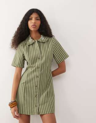 Reclaimed Vintage - Robe chemise en jean avec col brodé - Vert et beige à fines rayures