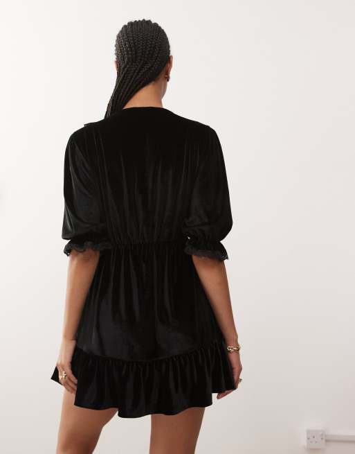 Reclaimed Vintage - Robe courte à col en velours avec empiècements en dentelle - Noir, 4 de 4