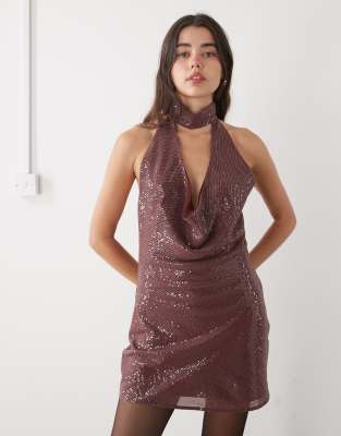 Robe courte à sequins et col bénitier avec détail ras de cou - Bordeaux-Rouge 34