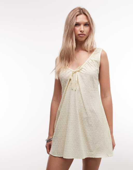 Reclaimed Vintage - Robe d'été en plumetis à décolleté plongeant en V - Jaune beurre, 2 de 4