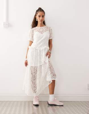 Reclaimed Vintage - Robe mi-longue style festival à superpositions - Blanc