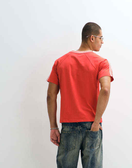 Reclaimed Vintage – Röd t-shirt med v-ringning och collegetryck, 4 av 5