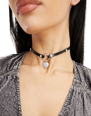 Reclaimed Vintage romantic choker with heart pendant in silver