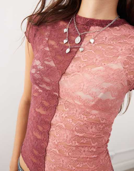 Reclaimed Vintage – Rosa, kort t-shirt i spets med delad design, 3 av 4
