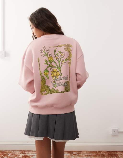 Reclaimed Vintage – Różowa bluza z gotyckim nadrukiem z motywem kwiatów