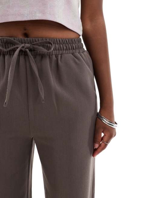Reclaimed Vintage - Ruimvallende broek met elastische taille in chocoladebruin, 5 van 5