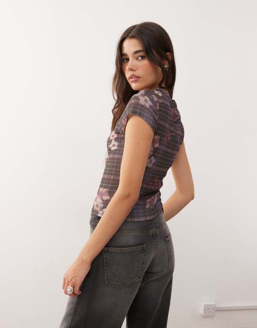 Reclaimed Vintage – Rutig och blommig, kort t-shirt i mesh, 3 av 4