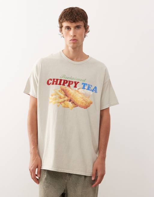 Reclaimed Vintage – Sandfärgad t-shirt i oversize med mattryck