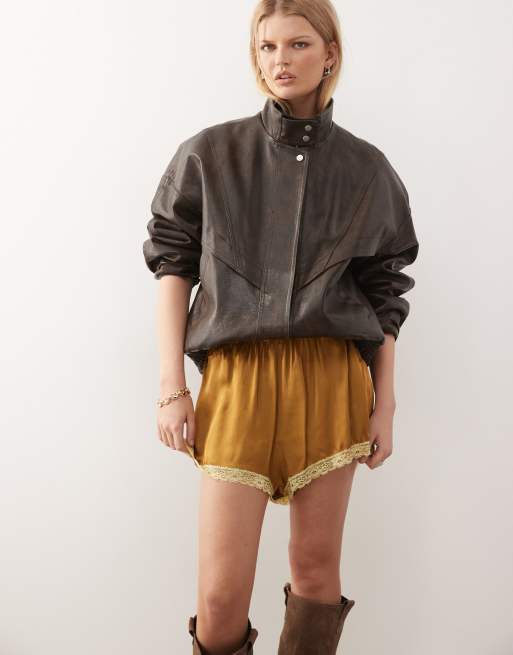 Reclaimed Vintage - Satijnen short met kanten afwerking in mosterdgeel en groen